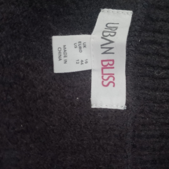 V neck sweater size 12 - Picture 3 of 3